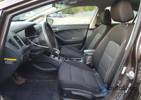 2017 Kia Forte Lx z USA, uszkodzony, nr VIN 3KPFK4A71HE143095